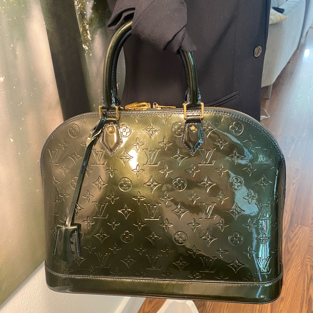 Louis Vuitton GM Alma Vernis in Bleu Nuit COA - Picture 14 of 16